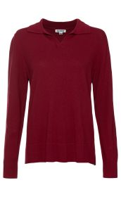 Baumwoll-Mix-Pullover in dunklem Rot mit langem Ärmel, V-Ausschnitt und Kragen, gerade Passform, fein gestrickt, mit Bündchen am Ärmelende und leicht seitlichem Schlitz am Saum