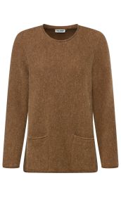 Brauner Damenpullover aus weich strukturiertem Stoff, langärmlig, mit Rundhalsausschnitt und zwei aufgesetzten Taschen vorne, schlichtes und gemütliches Design