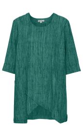grüne Baumwoll-Bluse mit kurzarm, rundem Ausschnitt und asymmetrischem Schnittmuster, leichte Struktur, lockere Passform, bequem und casual, ideal für Alltag und Freizeit