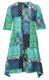 Viskose-Mix-Shirt in Patchwork-Optik, verschiedene blaue, grüne und weiße florale und Paisley-Muster, halblange Ärmel, Rundhalsausschnitt, asymmetrischer Saum, locker geschnitten