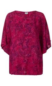 Viskose-Bluse in kräftigem Pink mit floralem Muster, weiter Schnitt, halblange Fledermausärmel, rundem Ausschnitt, locker fallend, leichte Struktur im Stoff, modisch und komfortabel