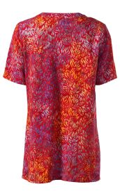 Rückansicht einer kurzärmeligen Viskose-Bluse mit rundem Ausschnitt, rot mit buntem, abstraktem Muster in Gelb, Blau und Violett