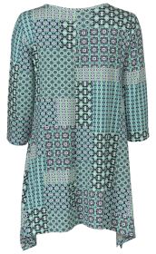 Viskose-Mix-Shirt mit langem Schnitt, 3/4-Ärmeln und asymmetrischem Saum, Rückansicht, gemustert mit verschiedenen geometrischen Formen in Blau-, Grün- und Schwarztönen