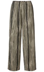 Modal-Hose aus weichem Modalstoff mit elastischem Bund, weitem Bein und vertikal verlaufendem Streifenmuster in verschiedenen Erdtönen wie Beige, Braun und Schwarz