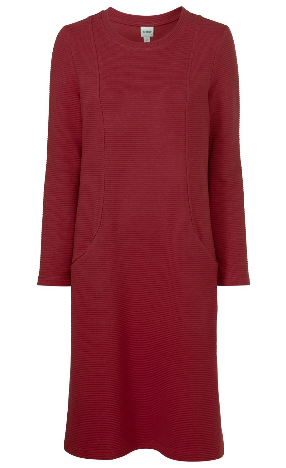 rotes langärmliges Baumwoll-Kleid mit Rundhalsausschnitt und feiner Rippstruktur, knielang, taillierter Schnitt mit vertikalen Ziernähten, schlichtes Design ohne Muster oder Applikationen