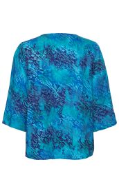 Viskose-Jacke in Blau- und Türkistönen mit abstract floralem Muster, weiten 3/4-Ärmeln, lockerer Passform und rundem Ausschnitt, Rückansicht auf weißem Hintergrund