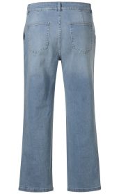 Hellblaue Baumwoll-Mix-Hose mit weitem Bein, zwei aufgesetzten Gesäßtaschen, geradem Saum und sichtbaren Nähten, Rückansicht, ohne sichtbare Verschlussdetails.