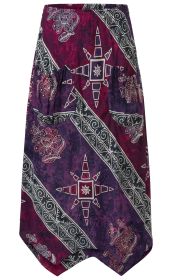 Viskose-Rock mit elastischem Bund, asymmetrischem Saum und zwei aufgesetzten Taschen, in violett und dunkelrot mit weißem, folkloristischem Stern- und Blumenmuster