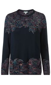 Baumwoll-Pullover dunkelblau mit buntem, abstraktem Muster entlang von Schultern, Ärmelenden und Saum, Rundhals, langärmlig, feine Strickoptik, legere Passform