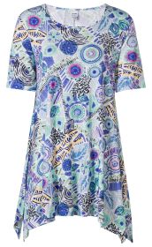 Buntes Viskose-Mix-Shirt mit kurzem Ärmel, Rundhalsausschnitt, asymmetrischem Schnitt, abstraktem Muster in Blau-, Grün- und Lilatönen mit floralen und geometrischen Motiven.