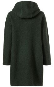 Dunkelgrüne Woll-Jacke mit Kapuze, langärmlig, locker geschnitten, Rückansicht, mit weichem, leicht strukturiertem Material, knielang, schlichtes Design ohne sichtbare Verschlüsse oder Taschen