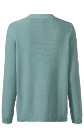 Rückansicht eines einfarbigen, hellblauen Baumwoll-Pullovers mit Langärmeln, Rundhalsausschnitt und gerippten Bündchen an Ärmeln und Saum, grob gestrickt, schlichtes Design