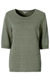 grüner Leinen-Mix-Pullover mit kurzem Arm und Rundhalsausschnitt, feine Strickstruktur mit horizontalen Streifen, gerippte Bündchen an Ärmeln und Saum, schlichtes Design