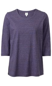 Baumwoll-Shirt in meliertem Dunkelblau mit Rundhalsausschnitt und dreiviertel Ärmeln, schlichtes Damenshirt, locker geschnitten, Etikett im Nacken, Vorderansicht vor weißem Hintergrund