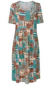 Viskose-Mix-Kleid mit halblangen Ärmeln, Rundhalsausschnitt und weitem Rock, bunte Patchwork-Muster in Türkis, Braun, Beige und Schwarz, locker fallend, knielang
