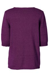 Leinen-Mix-Pullover in dunklem Violett, Rückansicht, leicht oversize mit halblangen Ärmeln, Rundhalsausschnitt, feine Strickstruktur, gerippte Bündchen an Ärmeln und Saum.