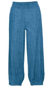 Blaue Baumwoll-Hose mit weitem Bein, elastischem Bund und Bündchen am Saum, aus leicht strukturierter Textilie
