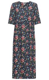 Viskose-Kleid mit knielangem Schnitt, 3/4-Ärmeln, dunkelblauem Hintergrund und buntem Blumenmuster, durchgehende Knopfleiste vorne und leicht taillierter Bund.