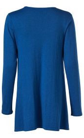Blauer Viskose-Mix-Pullover, langärmlig, Rückansicht, locker geschnitten, gerader Saum, feine Strickstruktur, schlicht und unifarben, leichter Stoff, bequemes Basic für Alltag und Büro.