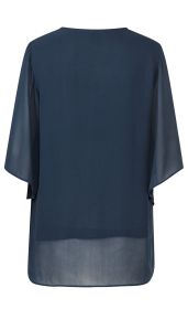 Dunkelblaue, halbtransparente Viskose-Bluse mit weitem, halblangem Ärmel, rundem Ausschnitt und lockerem, gerade geschnittenem Schnitt, Rückansicht