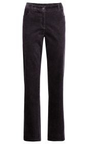 Baumwoll-Hose aus schwarzem Cordstoff, gerade geschnitten, mit Gürtelschlaufen, zwei Seitentaschen, Knopf- und Reißverschluss vorne, klarer Schnitt ohne Muster oder Verzierungen.