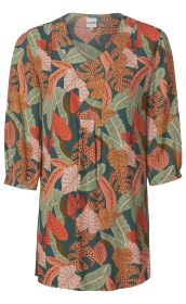 Viskose-Bluse mit buntem Blattmuster in Orange, Grün, Braun und Beige, V-Ausschnitt, 3/4-lange Ärmel, lockere Passform, Größe 38, farbenfrohes Design auf grünem Hintergrund