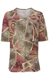 Viskose-Shirt mit kurzem Ärmel, Rundhalsausschnitt, abstraktem Patchwork-Muster in Beige, Rosé, Olivgrün und Dunkelrot mit floralen und paisleyartigen Elementen, leichte, glatte Stofftextur