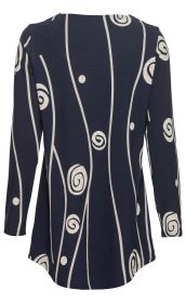 Dunkelblaues Baumwoll-Mix-Shirt mit langen Ärmeln, Rückansicht, verziert mit hellen, vertikalen Linien und Spiralmustern, locker geschnittenes, leicht ausgestelltes Design